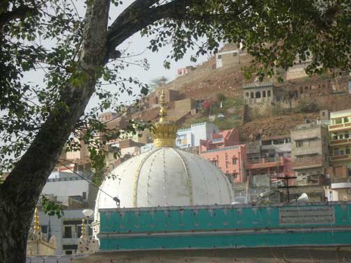 Dargah_of_Sufi_saint_Moinud